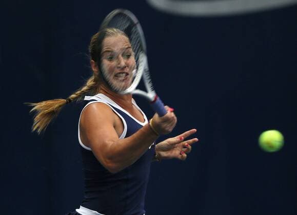 Generali Ladies Linz 2013,WTA Tour, Damen Hallen Tennis Turnier in Linz, Österreich, Dominika Cibulkova (SVK) Aktion, Einzelbild, Halbkoerper,Querformat,kurios,