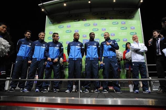 Clement Grenier - Mickael Landreau - Mathieu Debuchy - Loic Remy - Eric Abidal - Karim Benzema (France) Frankreichs Nationalteam besucht die Trabrennbahn Vincennes -08 10 2013 N.LeGouic FEP Panoramic 