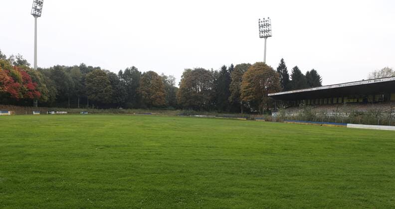 Fußball, Stadiongeschichte 1. FC Union Solingen Tristesse um das Union Stadion Solingen, es soll abgerissen werden und Wohnungen gebaut werden.