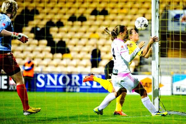 Womens Champions Leauge - 10. Oktober , Lilleström SK Kvinner - FC Malmö -- Emilie Haavi , Malmös Malin Levenstad 