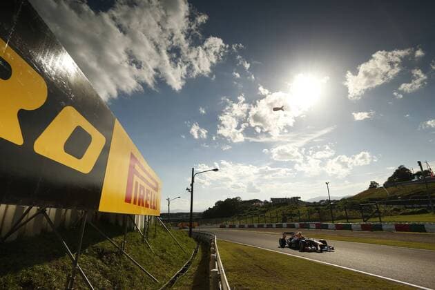 Motorsports: FIA Formula One World Championship 2013, Grand Prix of Japan, 2 Mark Webber (AUS, Infiniti Red Bull Racing), xHOCHxZWEIx