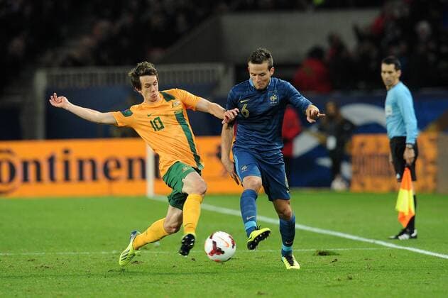Yohan Cabaye (France) - Robbie Kruse (Australien) FOOTBALL: Frankreich - Australien. 11 10 2013 xNxLeGouicxFEPx 