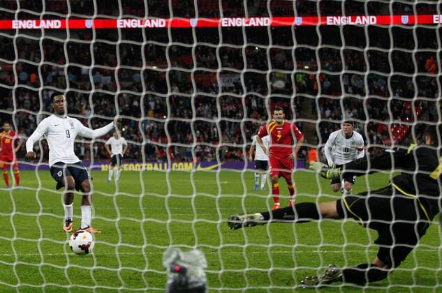 Daniel Sturridge(L) of England shoots during the FIFA 2014 World Cup Qualifying match between England and Montenegro at Wembley Stadium in London, Britain on Oct. 11, 2013. England won 4-1.(Xinhua Yin Gang) (SP)BRITAIN-LONDON-SOCCER-FIFA 2014 WORLD CUP QUALIFIER-ENGLAND VS MONTENEGRO 