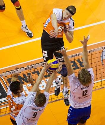 Volleyball Berlin 15.10.2013 1. Bundesliga DVL Saison 2013 2014 Berlin Recycling Volleys - Generali Haching Felix Fischer (Berlin, No.06) Konstantin Shumov (Haching, No.12) Ewoud Gommans (Haching, No.09) Kawika Shoji (Berlin, No.02) li.
