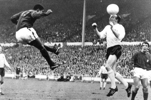 1966 World Cup England v Portugal Eusebio (left) heads the ball past Nobby Stiles during the World Cup semi final match at Wembley which England won 2-1. 26th July 1966 kbdig quer Football Wembley 