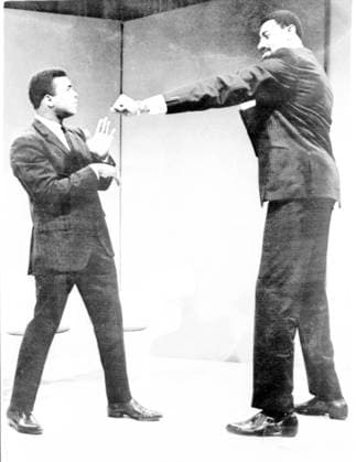 World heavyweight champion, Cassius Clay (later Muhammad Ali) has to look up to Seven Foot One Inch tall professional basketball player Wilt Chamberlain as they met on the set of a television show in which Chamberlain said that he was ready to make his debut as a boxer and Clay said he might take him on after Two or Three fights. 10th March 1967, Fernsehen, Fernsehshow, Fernsehstar, Fernseher kbdig 1999 hoch 10th Ali Big and bigger Boxer Boxing Cassius Cassius Clay Chamberlain Clay Fernsehen Fernseher Fernsehshow Fernsehstar Foot Inch March Muhammad Muhammad Ali One Seven Two or Three Wilt World after and as basketball boxer champion debut enormous fights has he heavyweight him his huge in large later look make met might of on player professional punch ready said set show take tall television that the they to up was which 
