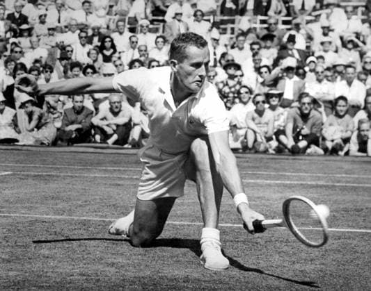 Neale Fraser Australian Tennis player in action at the Queens Club Championships. 21st June 1957. kbdig 2000 quer stretch 