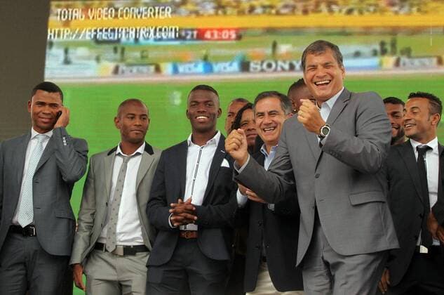 QUITO, Oct. 17, 2013 (Xinhua) -- President of Ecuador Rafael Correa (Front R) celebrates during a ceremony to pay homage to players and managers of the national football team, qualified for the Brazil 2014 FIFA World Cup, in Quito on Oct. 17, 2013. (Xinhua Santiago Armas) (da) (py) (SP)ECUADOR-QUITO-SOCCER-CORREA 