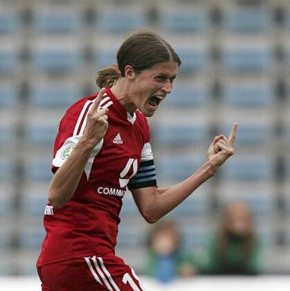 Fussball, 1. Frauen-Bundesliga, FF USV Jena vs. 1. FFC Frankfurt, Kerstin Garefrekes (1. FFC Frankfurt) mit Torjubel, celebrate the goal, goal celebration, Jubel über das Tor 2:3