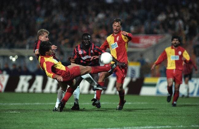 Anthony Yeboah (Eintracht Frankfurt) im UEFA Cup Spiel gegen Galatasaray Istanbul