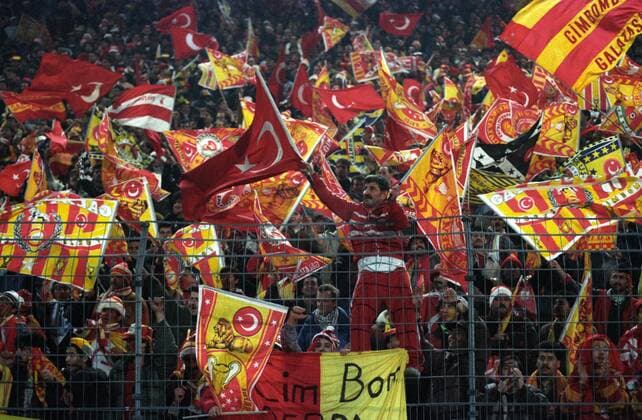 Fanblock Galatasaray Istanbul im UEFA Cup Spiel in Frankfurt