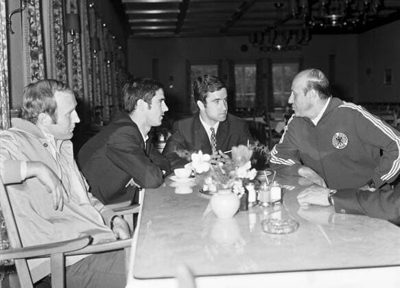 DFB Lehrgang in München Grünwald, 1969, Vorbereitung auf das Länderspiel gegen Österreich in Nürnberg, 07.05.1969,-- vl: Dieter Brenninger, Gerd Müller, Bernd Patzke, Helmut Schön