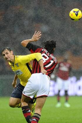 Serie A AC Milan - Lazio Rom Miroslav Klose-Cristian Zaccardo 
