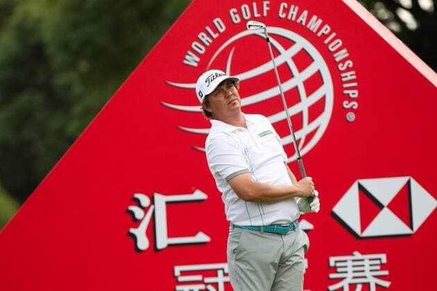 Golfer Jason Dufner of the United States is pictured after playing a shot in the second round match of the HSBC Champions golf tournament at the Sheshan International Golf Club in Shanghai, China, 1 November 2013. Rory McIlroy tees off at second round of HSBC Champions golf tournament in Shanghai  20131101_42613