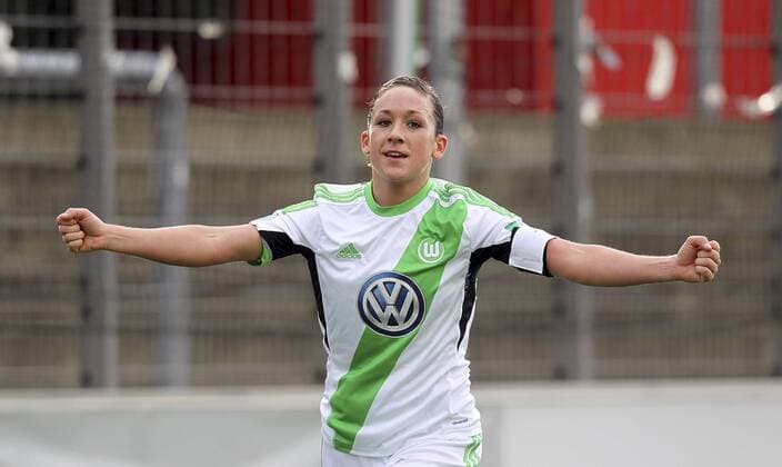 Fussball, 1. Frauen-Bundesliga, Bayer 04 Leverkusen vs. VfL Wolfsburg, Nadine Kessler (VfL Wolfsburg) mit Torjubel, celebrate the goal, goal celebration, Jubel ueber das Tor 0:2