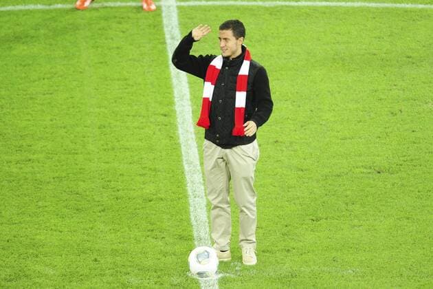 Eden Hazard donne le coup d envoi (Lille) vs (Monaco) FOOT : OSC Lille vs AS Monaco - L1 - 03 11 2013 JBAutissier 