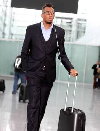 Jerome Boateng (FC Bayern) Abflug des FC Bayern München zum CL-Spiel gegen FC Viktoria Pilsen Fussball UEFA Champions League München Flughafen 04.11.2013