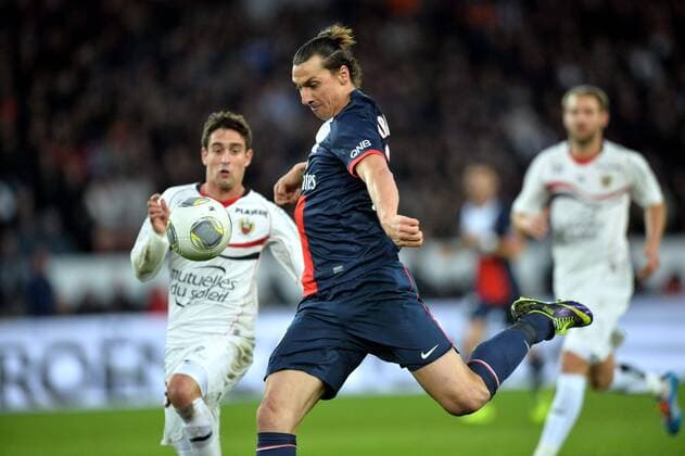 Zlatan Ibrahimovic (psg) - Gregoire Puel (nic) FOOTBALL : Paris Saint Germain (PSG) vs. OGC Nizza - Ligue 1 - 09 11 2013 AnthonyBIBARD FEP Panoramic 