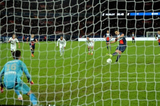 Zlatan Ibrahimovic (psg) - Luca Veronese (nic) - penalty FOOTBALL : Paris ST Germain (PSG) vs OGC Nice - Ligue 1 - 09 11 2013 AnthonyBIBARD FEP Panoramic 