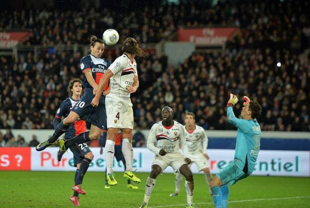 3eme But Zlatan Ibrahimovic (psg) - Luca Veronese (nic) FOOTBALL : Paris ST Germain (PSG) vs OGC Nice - Ligue 1 - 09 11 2013 AnthonyBIBARD FEP Panoramic 