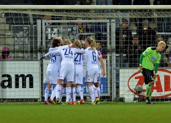 Fussball Damen Potsdam 10.11.2013 Karl Liebknecht Stadion Womens Champions League Achtelfinal Hinspiel 1 FFC Turbine Potsdam geg Olympique Lyon FRA 0:1 0:1 Tor durch Louisa NECIB 10 Lyon TW Ann Katrin BERGER 32 Turbine