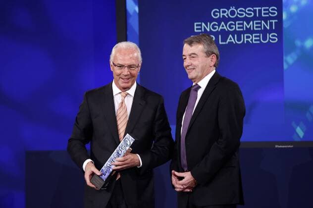 Preisträger Franz Beckenbauer und Laudator Wolfgang Niersbach bei der 9. Verleihung vom Laureus Medien Preis 2013 im Hotel Grand Tirolia. Kitzbühel, 11.11.2013 Foto:xS.xGabschx xFuturexImage