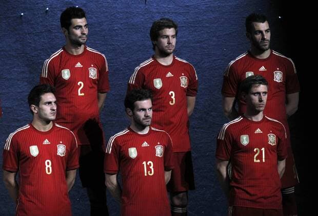 Raul Albiol (2), Inigo Martinez (3), Juan Mata (13), Alvaro Negredo, Nacho Monreal (21) Spanien präsentiert das Nationaltrikot für die WM 2014 xPABLOGARCIAx 