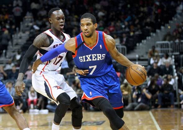 November 15, 2013: Darius Morris (7) 76 ers Guard brings the ball up court during the NBA Basketball Herren USA match up between the Atlanta Hawks and the Philadelphia 76 ers at Philips Arena in Atlanta, Georgia. The Hawks won the game 113-103. NBA Basketball Herren USA NOV 15 76ers at Hawks Icon1311150876 EDITORIAL USE ONLY