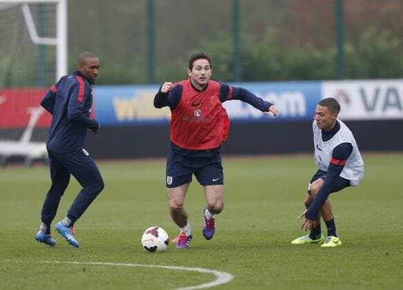 England s Frank Lampard in action during training England Training - London Colney - England -18 11 2013 - Pic David Klein Sportimage EDITORIAL USE ONLY. No use with unauthorised audio, video, data, fixture lists, club league logos or live services. Online in-match use limited to 120 images, no video emulation. No use in betting, games or single club league player publications.