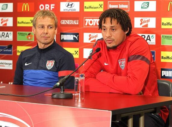 FUSSBALL - AUT vs USA, Testspiel, Vorberichte, PK WIEN,AUSTRIA,18.NOV.13 - FUSSBALL - OEFB Länderspiel, Österreich vs USA, Freundschaftsspiel, Vorberichte, Pressekonferenz Nationalteam USA. Bild zeigt Teamchef Jürgen Klinsmann und Jermaine Jones (USA). 
