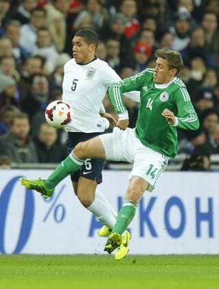 Max KRUSE, DFB 14 Zweikampf , Aktion um den Ball gegen Chris SMALLING, England 5 ENGLAND - DEUTSCHLAND Deutsche Fussball Nationalmannschaft DFB, am 19.11.2013 in London, GBR Freundschaftsspiel
