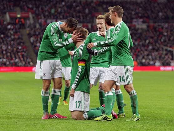19.11.2013, xovx, Fussball Freundschaftsspiel England - Deutschland, v.l. Jubel bei Heiko Westermann, Per Mertesacker, Marco Reus, Mario Goetze und Max Kruse (alle Deutschland) nach dem Tor zum 0:1, Aktion.