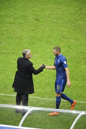 Sortie de Karim Benzema (Fra) - Didier Deschamps - selectionneur FOOTBALL : France vs Ukraine - Barrages - 19 11 2013 JBAutissier Panoramic 