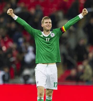 19.11.2013 London, England. Germany& x2019;s Per MERTESACKER celebrates at the final whistle of the International football friendly game between England and Germany from Wembley Stadium. xCraigxMercerx  ActionPlus11472145