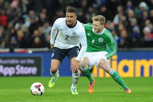 Fußball Länderspiel England - Deutschland am 19.11.2013 im Wembley-Stadion in London Kyle Walker ( England ), links - Andre Schürrle ( Deutschland ), rechts