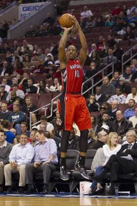 November 20, 2013: Toronto Raptors shooting guard DeMar DeRozan (10) shoots during the NBA Basketball Herren USA game between the Toronto Raptors and the Philadelphia 76ers at the Wells Fargo Center in Philadelphia, Pennsylvania. (Christopher Szagola Cal Media) NBA Basketball Herren USA 2013: Raptors vs 76ers NOV 20 - ZUMAcs7