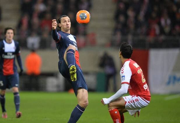 Zlatan Ibrahimovic (psg) - Aissa Mandi (rei) FOOTBALL : Stade Reims vs Paris Saint Germain PSG - Ligue 1 - 23 11 2013 AnthonyBIBARD FEP Panoramic 