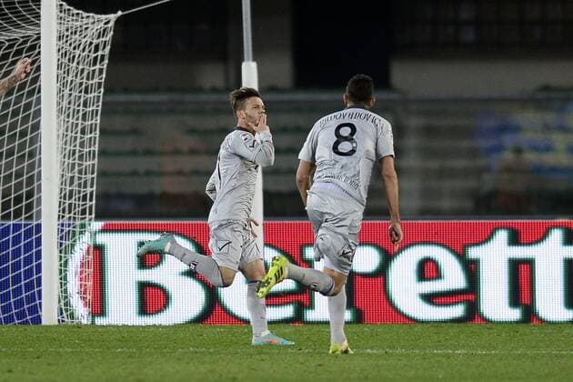 Db Verona 23 11 2013 - campionato di calcio serie A Verona-Chievo Verona foto Daniele Buffa Image Sport nella foto: esultanza gol Dejan Lazarevic 