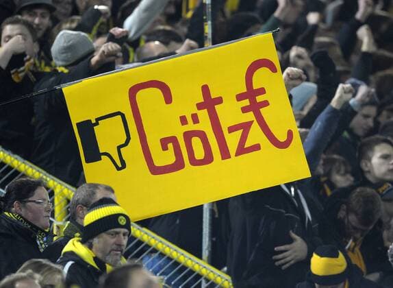 23.11.2013, Fussball 1.Bundesliga 2013 2014, 13.Spieltag, Borussia Dortmund BVB 09 - im Signal-Iduna-Park Stadion Dortmund, Anti Götze Plakat