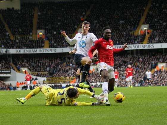 Tottenham s Hugo Lloris bring down Manchester United s Danny Welbeck for a penalty Tottenham Hotspur v Manchester United - Premier League - White Hart Lane - London - 01 12 2013 - Pic David Klein Sportimage EDITORIAL USE ONLY. No use with unauthorised audio, video, data, fixture lists, club league logos or live services. Online in-match use limited to 120 images, no video emulation. No use in betting, games or single club league player publications.
