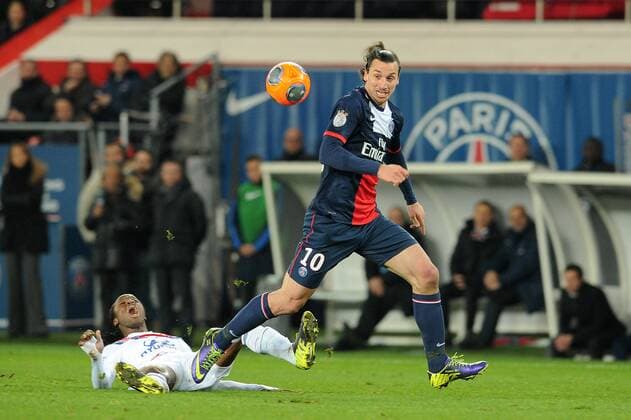 Zlatan Ibrahimovic (PSG) Bakary Kone (Lyon) FOOTBALL : PSG vs Lyon - Ligue 1 - 01 12 2013 N.LeGouic FEP Panoramic 