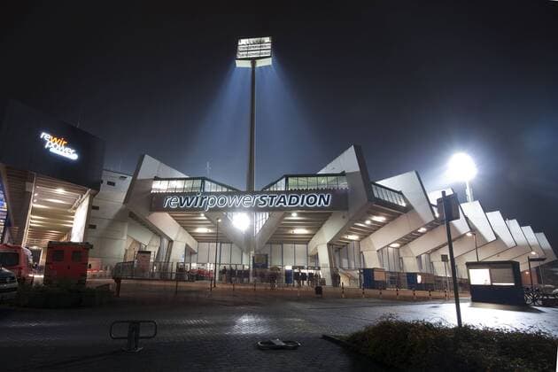 VfL Bochum --- Fussball --- 2.Bundesliga --- 28.10.2013 rewirpower Stadion, Ruhrstadion, Stadion an der Castroper Straße von außen, links die rewirpower Lounge, Außenansicht, Stadionansicht, Flutlicht VfL Bochum --- Fussball --- 2.Bundesliga --- 28.10.2013