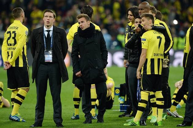 Borussia Dortmund vs. FC Bayern München --- Fussball --- Champions League --- 25.05.2013 Dortmund, Mario Götze, Goetze, Mitte, in zivil, privat, rechts Leonardo Bittencourt, Felipe Santana und Moritz Leitner, enttäuscht, Enttäuschung, Mimik, Gestik, Freisteller