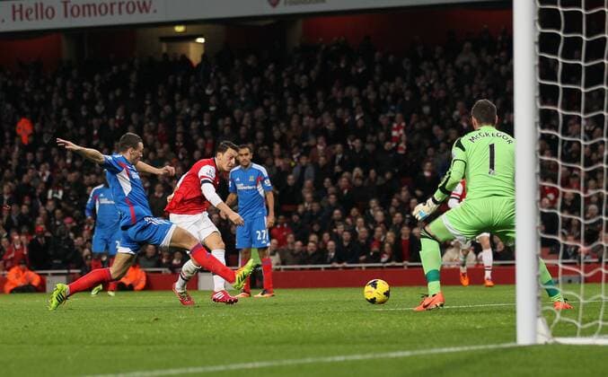 Arsenal s Mesut Özil scoring his sides second goal - Arsenal FC v Hull City Tigers - Premier League - Emirates Stadium - London - 04 12 2013 - Pic DavidxKlein Sportimage EDITORIAL USE ONLY. No use with unauthorised audio, video, data, fixture lists, club league logos or live services. Online in-match use limited to 120 images, no video emulation. No use in betting, games or single club league player publications.
