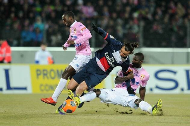 Zlatan Ibrahimovic (PSG) Youssouf Sabaly - Jonathan Mensah (Evian) FOOTBALL : Evian Thonon Gaillard FC vs PSG Paris Saint Germain - Ligue 1 - 04 12 2013 N.LeGouic FEP Panoramic 