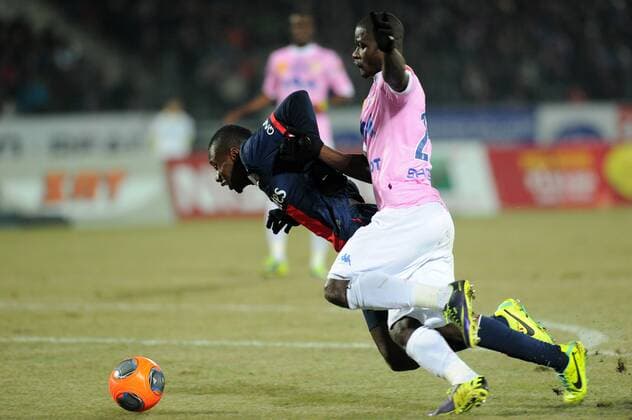Blaise Matuidi (PSG) Jonathan Mensah (Evian) FOOTBALL : Evian Thonon Gaillard vs PSG Paris St. Germain - Ligue 1 - 04 12 2013 N.LeGouic FEP Panoramic 