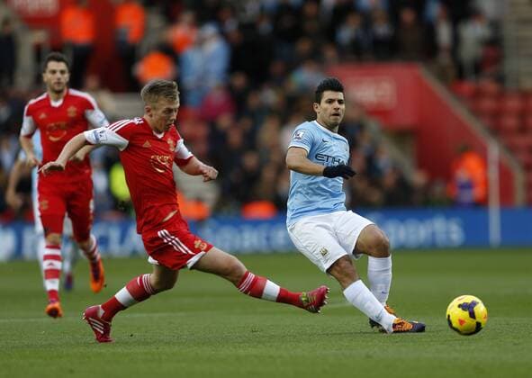 Manchester City s Sergio Kun Aguero in action Southampton v Manchester City - Premier League - St Mary s - Southampton - 07 12 2013 - Pic David Klein Sportimage EDITORIAL USE ONLY. No use with unauthorised audio, video, data, fixture lists, club league logos or live services. Online in-match use limited to 120 images, no video emulation. No use in betting, games or single club league player publications.