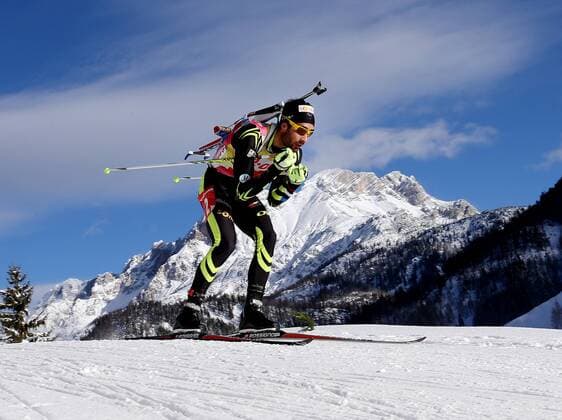 Hochfilzen Biathlon IBU World Cup Verfolgung, Sieger Martin Fourcade (FRA) vor Bergpanorama