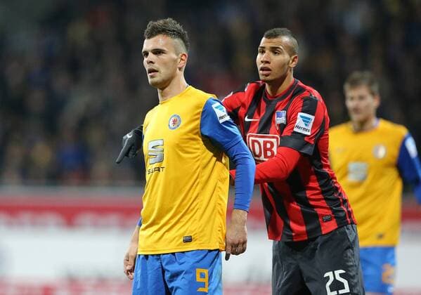 v.l. Orhan Ademi (Eintracht Braunschweig), John Brooks (Hertha BSC) Eintracht Braunschweig vs. Hertha BSC Berlin