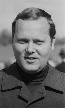 Aus Regionalliga Nord Saison 1971 1972 HSC Leu Braunschweig (Weiß) gegen Göttingen 05 4:1 am 09.04.1972. Im Foto: Göttinger Trainer Karl-Heinz Mülhausen
